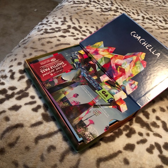 S•O•L•D COACHELLA 2018 🌼 WEEKEND ONE WITH SHUTTLE - Picture 2 of 4